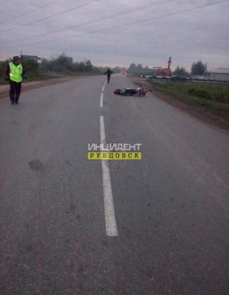 В Рубцовске погиб мотоциклист после столкновения с фурой