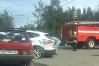 В Барнауле столкнулись три автомобиля