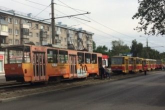 Из-за упавшей бабушки в Барнауле блокировано движение трамваев