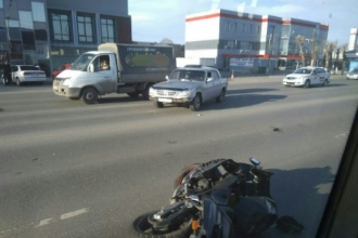 В Барнауле произошла авария с участием мотоцикла