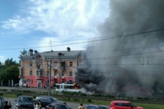 В пассажирском автобусе Барнаула произошел пожар