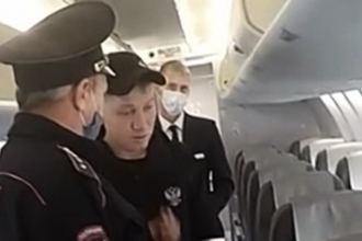 В Барнауле пьяного пассажира высадили из самолета