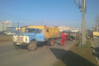 В Барнауле произошло ДТП с микроавтобусом УАЗ