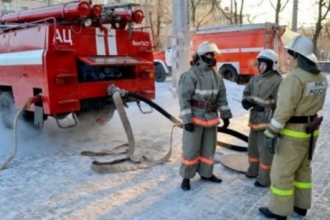 В Барнауле произошло возгорание в многоквартирном доме