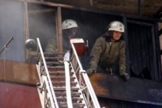 В Барнауле полностью сгорел жилой дом