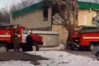 В Барнауле горело заброшенное здание кафе