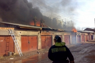 В Барнауле горели два гаража