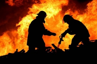 В Алтайском крае жилой дом тушили 4 пожарных