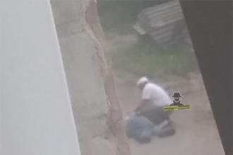 В Барнауле с крыши упал рабочий