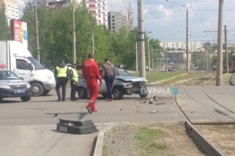 В Барнауле столкнулись авто и трамвай