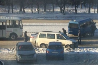 В аварию в Барнауле попал катафалк