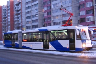 В Барнауле на переезде произошла авария, движение трамвае было блокировано