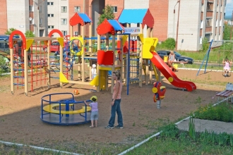 На детской площадке в Бийске травмирован ребенок