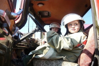 Алтайские дошколята на день перевоплотились в пожарных
