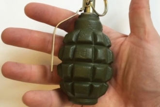 В Новоалтайске преступник похитил деньги, угрожая гранатой