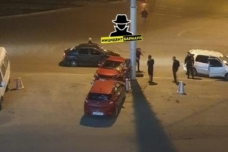 В Барнауле водитель легковушки врезался в столб