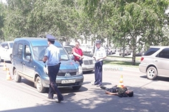В центре Барнаула на проспекте Ленина сбили человека