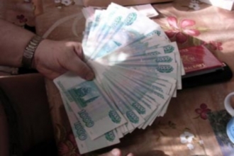 Женщина прогуляла украденные 140 000 рублей за один день 