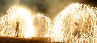 Фаерщики получили по мотку редкого фитиля на томском фестивале огня