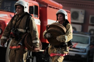 В Змеиногорске пожар тушили 17 специалистов