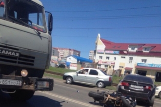 В Барнауле мотоциклист попал под колеса легкового авто