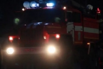 Сегодня ночью в Рубцовске загорелся многоквартирный жилой дом