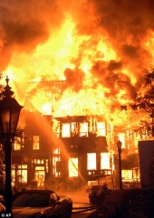 В Барнауле успели затушить пожар, занявшийся в панельной многоэтажке