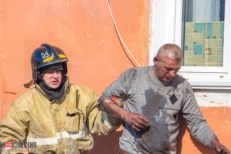 Житель Камня-на-Оби упал со 2 этажа, спасаясь от пожара
