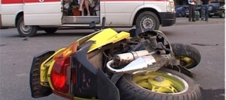 В Барнауле водитель не справился с управлением и погиб водитель мопеда	