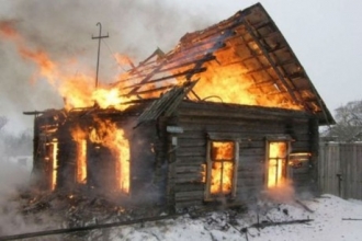 В Алтайском крае пожарные тушили жилой дом около 30 минут