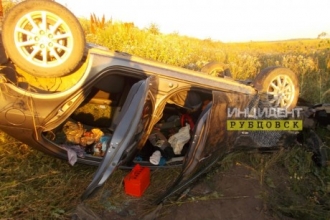 Пенсионер на автомобиле перевернулся в Алтайском крае