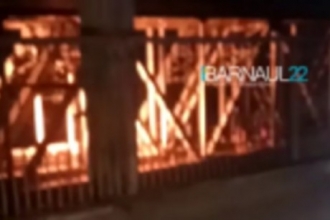 В Барнауле произошел пожар на железнодорожном мосту