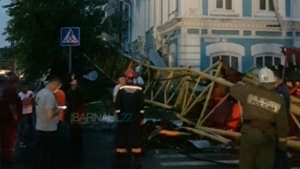 Во время шторма в Барнауле погиб машинист крана