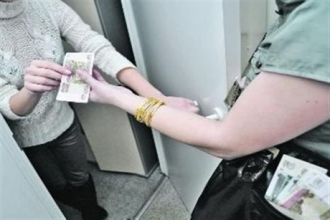 Ранее судимая женщина выманила у сельчанки 6 тысяч рублей