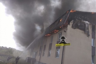 В недостроенной гостинице Барнаула произошел пожар