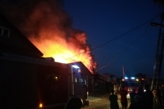 В частном секторе Барнаула горел дом 