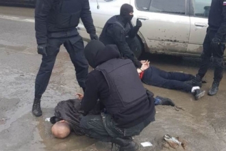 В Барнауле произошло силовое задержание преступников