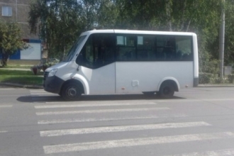 В Барнауле девушка попала под колеса маршрутки