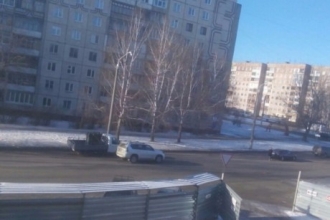 В Барнауле произошло ДТП с ГАЗЕЛЬю, которая потеряла колесо