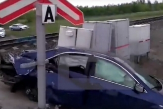 В Алтайском крае произошло столкновение автомобиля и поезда