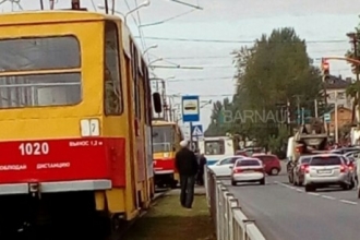 В Барнауле было блокировано движение трамваев