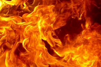 В Новоалтайске горел жилой дом, возгорание тушили 10 пожарных