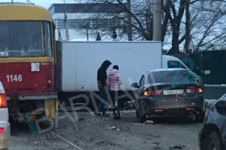 В Барнауле произошло массовое ДТП с трамваем 
