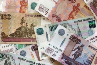 В Заринске у девушки украли почти 400 000 рублей