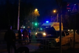 В Барнауле столкнулись 2 иномарки, есть  пострадавший