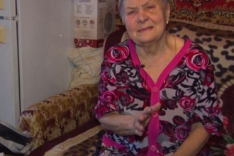 На Алтае внучка выгнала бабушку из дома