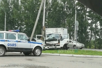 В Барнауле столкнулись автобус и грузовик