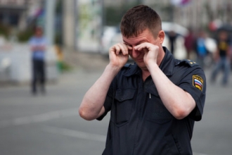 Жительница Барнаула избила полицейского