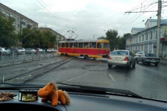 С рельсов сошел трамвай в Барнауле