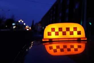 Житель Барнаула «подарил» водителю такси 39 500 рублей